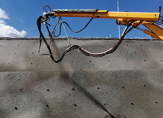 中交一公局工程底盤(pán)混凝土濕噴臺(tái)車(chē)施工視頻(2)